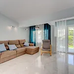 Beautiful In Island Village Apartman